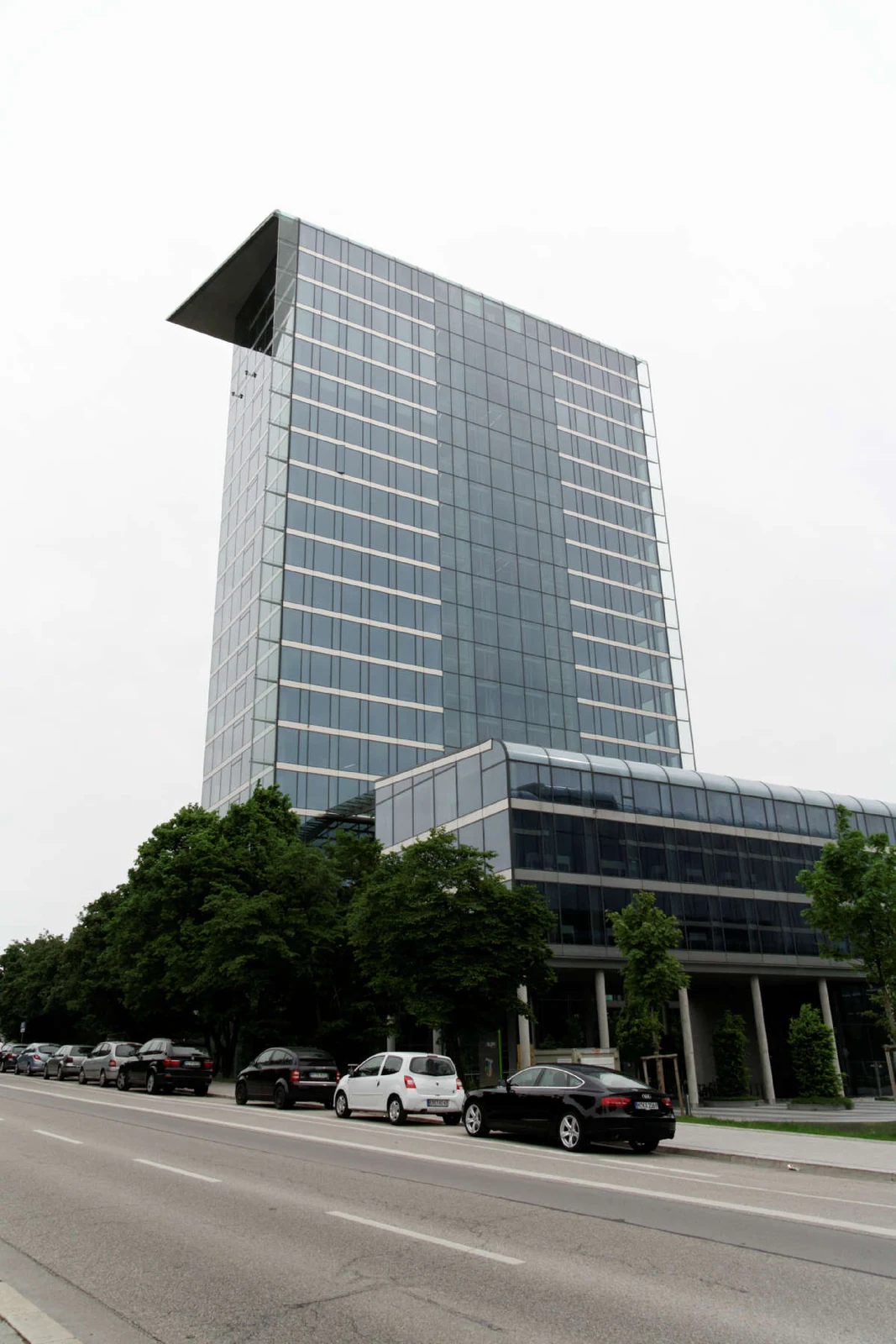 Skyline Tower an der Domagkstraße in München, Aufnahme 2012.